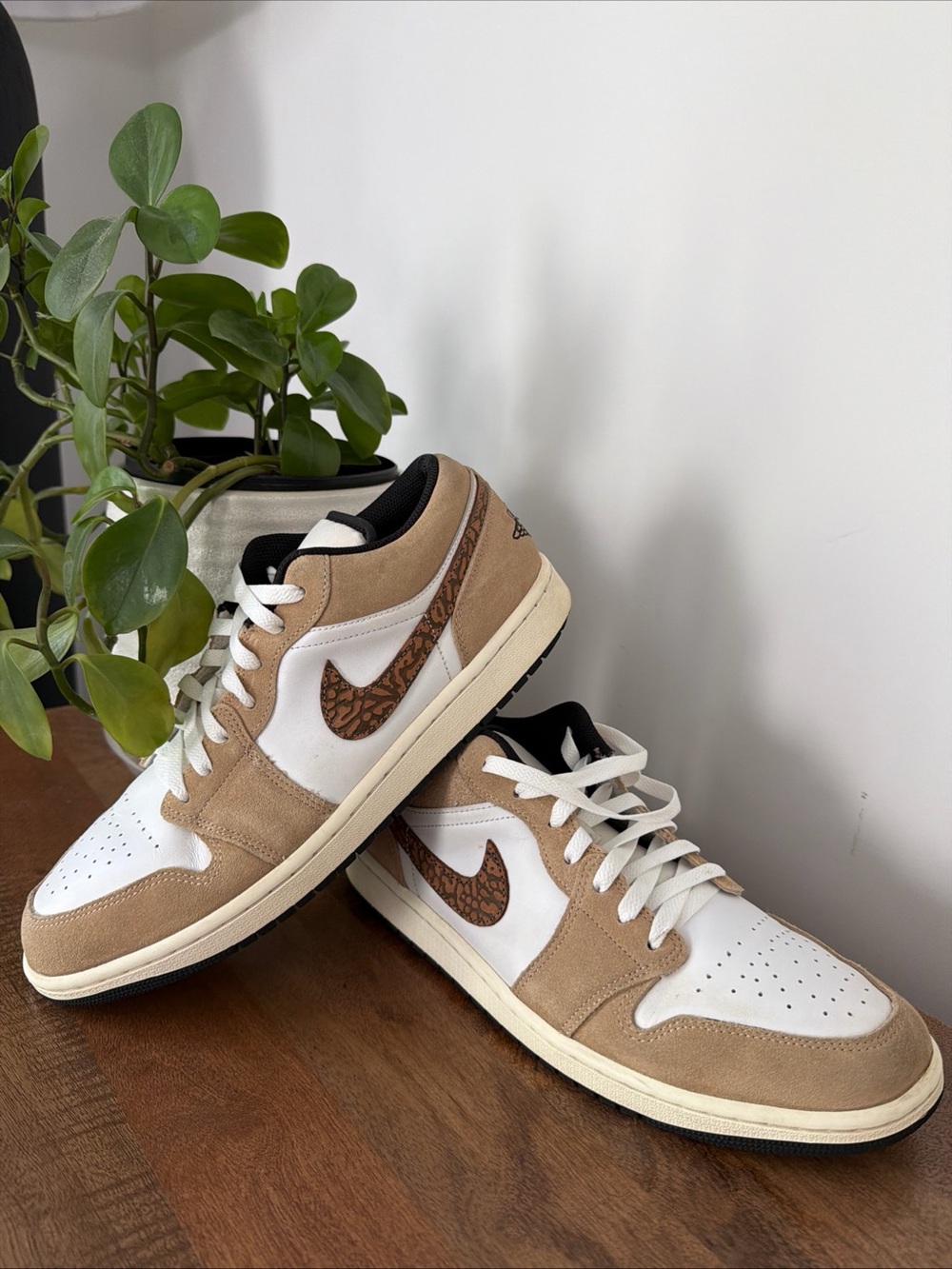 Jordan Low-Top Sneakers in Beige, White and Brown Logo
